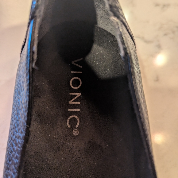 Black Elora Leather Driver Loafers from Vionic - Picture 4 of 4